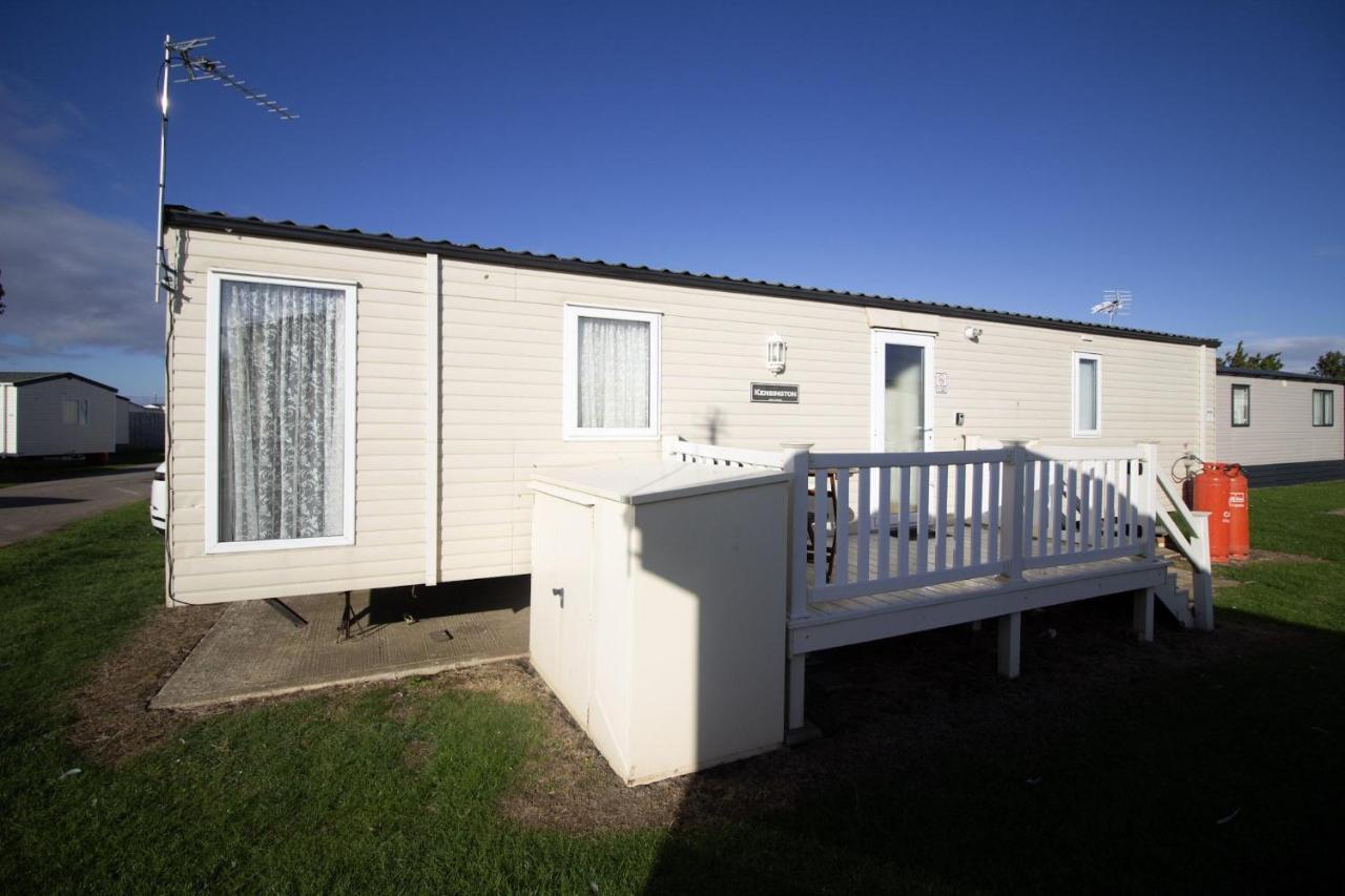 Lovely Caravan With Decking At Heacham Beach In Norfolk, Sleeps 6 Ref 21020C ภายนอก รูปภาพ