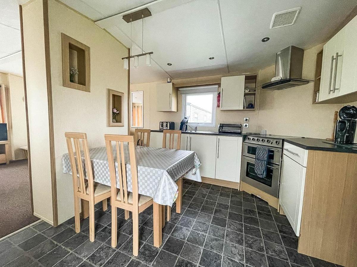 Lovely Caravan With Decking At Heacham Beach In Norfolk, Sleeps 6 Ref 21020C ภายนอก รูปภาพ