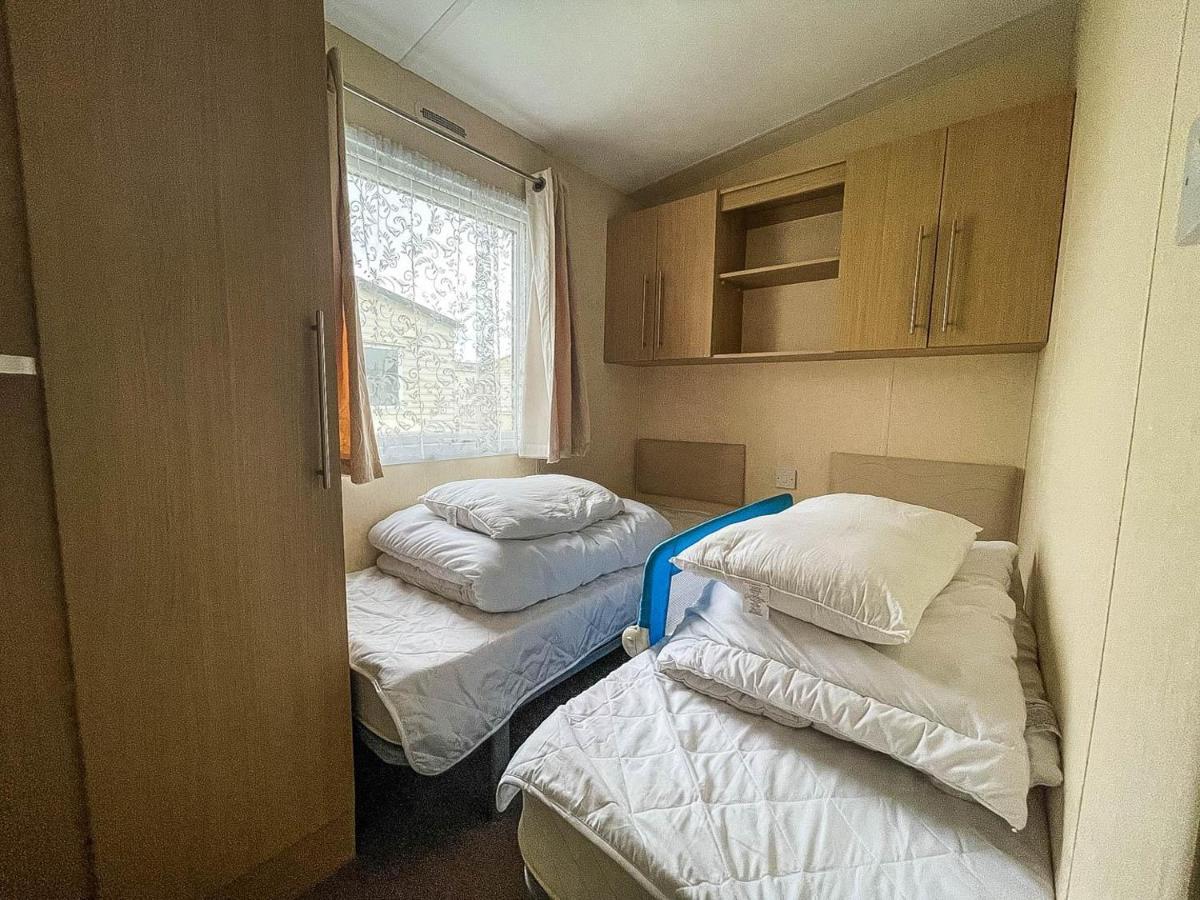 Lovely Caravan With Decking At Heacham Beach In Norfolk, Sleeps 6 Ref 21020C ภายนอก รูปภาพ