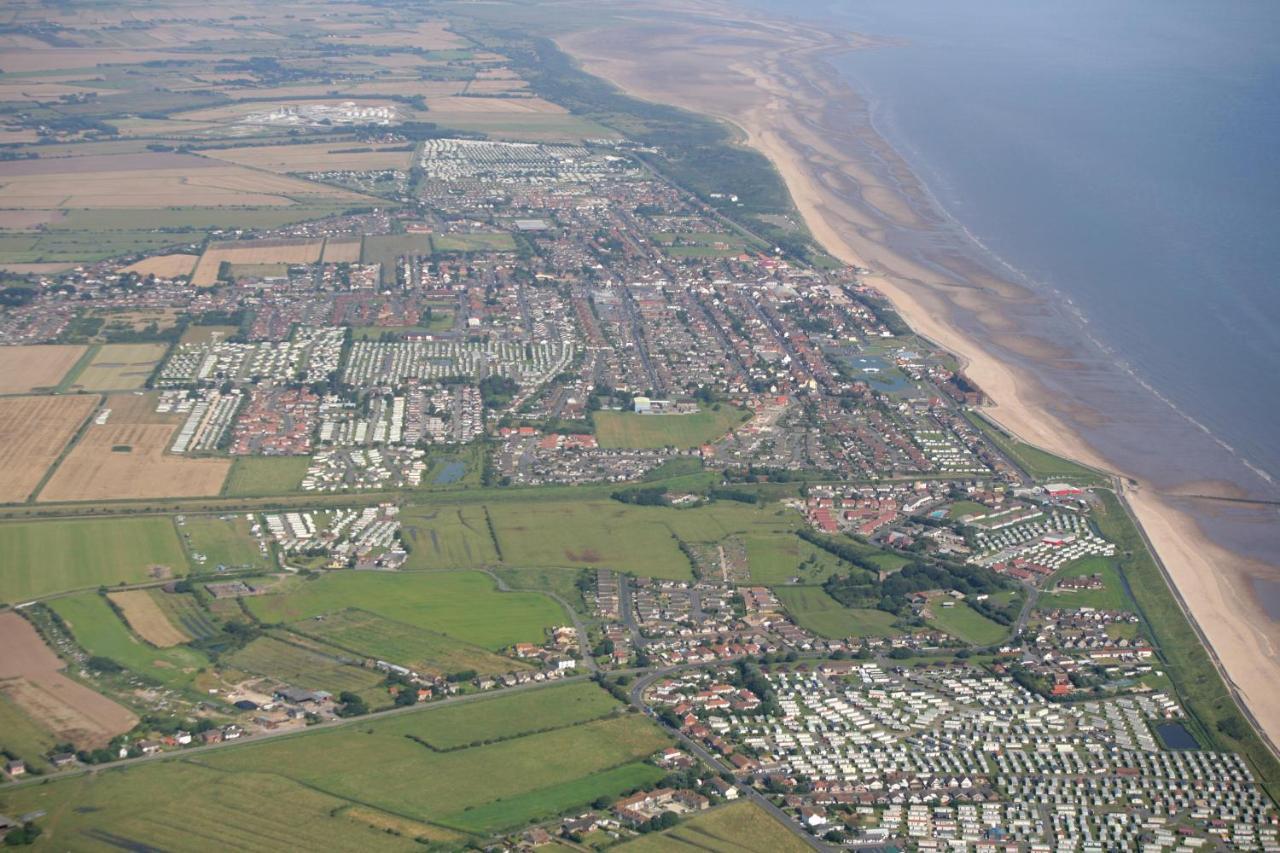Lovely Caravan With Decking At Heacham Beach In Norfolk, Sleeps 6 Ref 21020C ภายนอก รูปภาพ